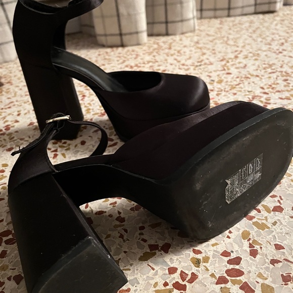 H&M Black Chunky Platform Heels - Picture 4 of 4